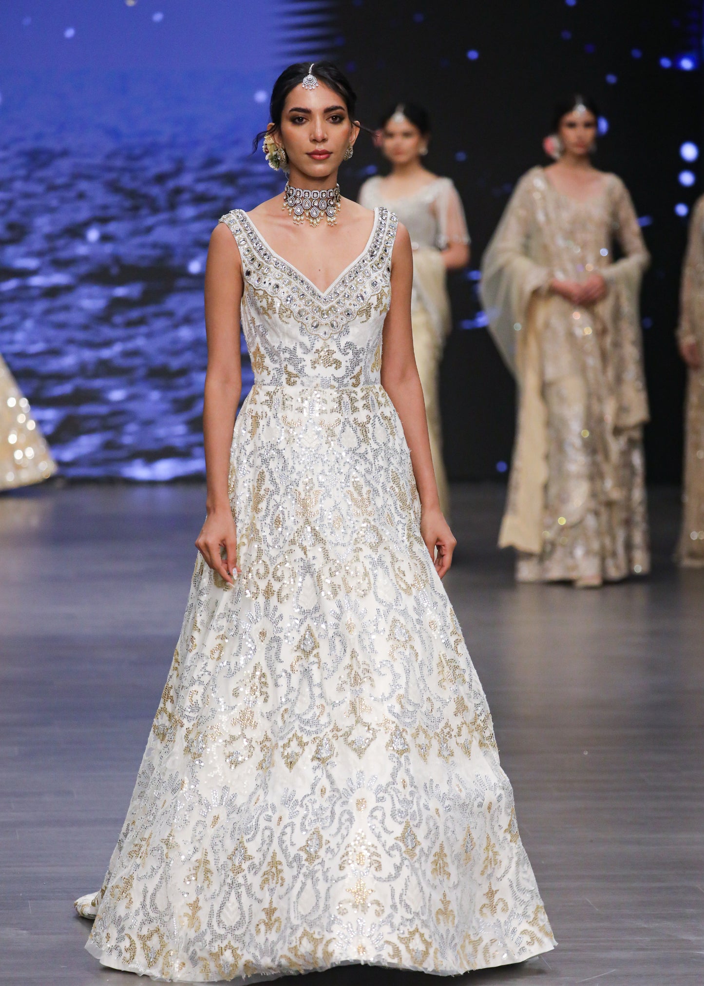 Ivory Hkt Gown With Trail