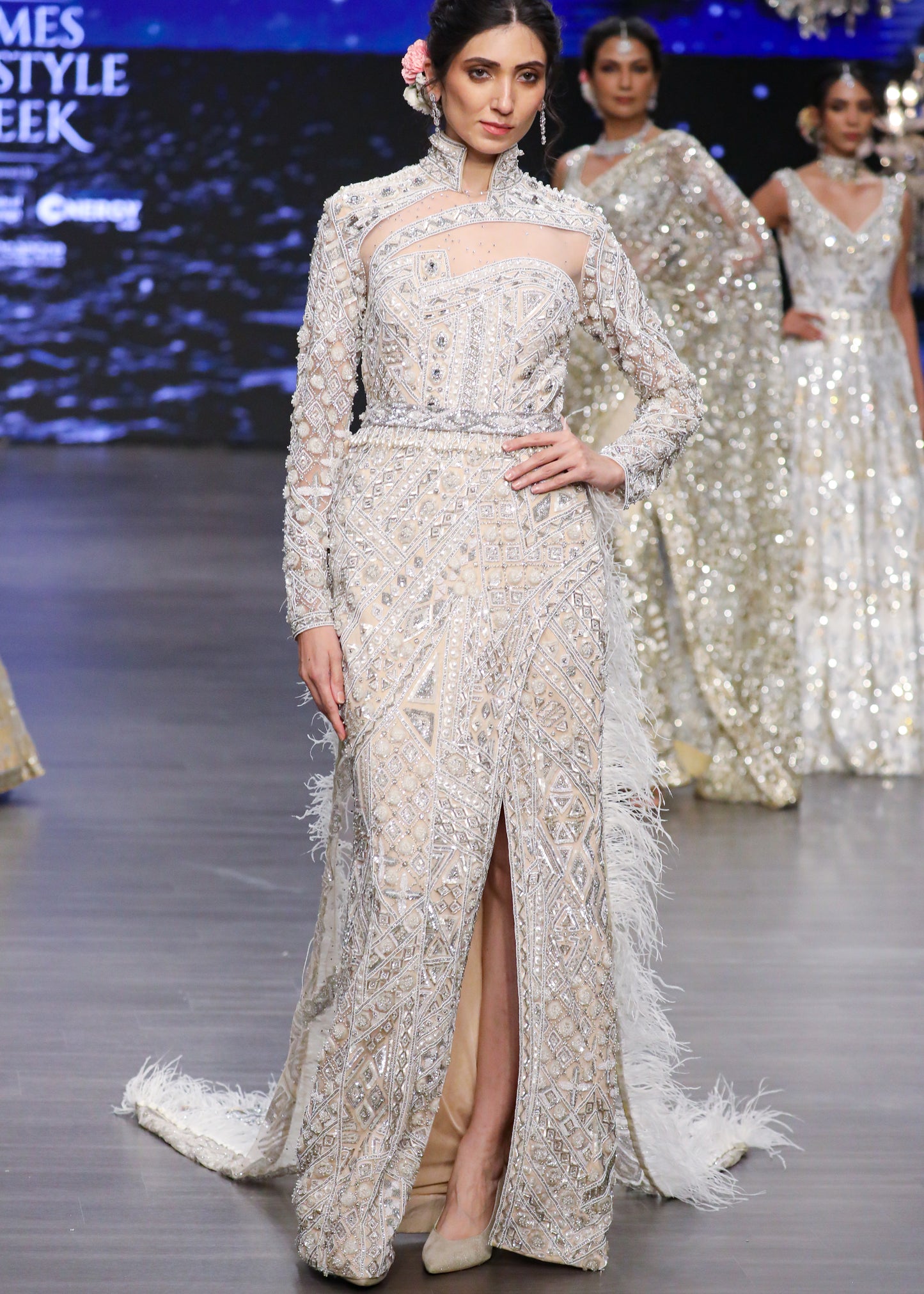 Ivory Hkt Gown With Trail